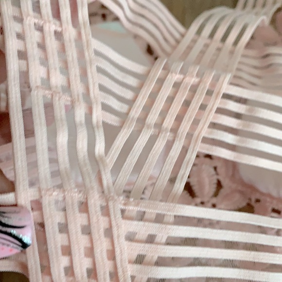 PEACHY PINK GUIPURE LACE CROCHET LONGLINE BRALETTE - Picture 12 of 15